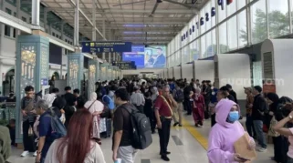 Dua Kereta Tergelincir, Operasional Stasiun Pasar Senen Kembali Normal Setelah Lima Jam