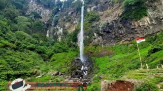 Dua Pengunjung Diduga Tertimbun Longsor di Curug Cileat Subang