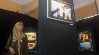 Ebru Aydin Tampilkan Nuansa Visual Personal Melalui Kamera Analog di Pameran 'Labbayk: Here I Am'