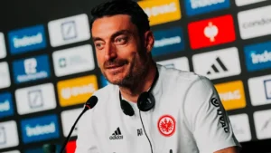 Eintracht Frankfurt Hadapi Ketidakpastian Manajer Albert Riera Menjelang Laga Melawan Hamburger SV