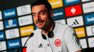 Eintracht Frankfurt Hadapi Ketidakpastian Manajer Albert Riera Menjelang Laga Melawan Hamburger SV