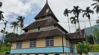 Elly Warti Maliki Menghidupkan Kembali Surau di Ranah Minang dengan Program Surau Maimbau