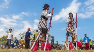 Festival Egrang Jadi Media Penguatan Karakter Generasi Muda di Era Digital di Jember