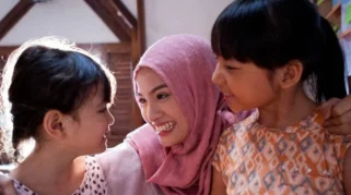 Film 'Yang Lain Boleh Hilang Asal Kau Jangan' Menyuguhkan Kisah Haru Hubungan Ibu dan Anak