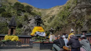 Foto Jelang Kasada, Bromo Ditutup Sementara untuk Wisatawan: Dampak, Prosedur, dan Harapan Lokal