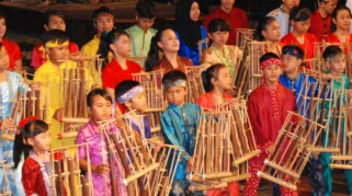 Gaet Hati Anak Muda, Komunitas La Femina Kemas Musik Angklung Lebih Modern