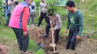 Gerakan Menanam Seribu Pohon di TK DWP 3 Banyuputih: Wujud Nyata Peduli Lingkungan