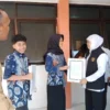 Gubernur Khofifah Nangis di Hardiknas 2026 Mojokerto, Terpukau Siswa Sekolah Rakyat Pidato 5 Bahasa