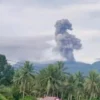 Gunung Dukono Erupsi Lagi, Kolom Abu Capai 3.200 Meter di Atas Puncak