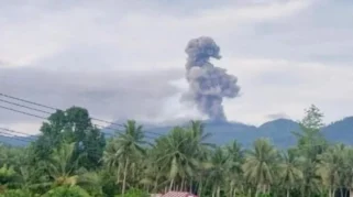 Gunung Dukono Erupsi Lagi, Kolom Abu Capai 3.200 Meter di Atas Puncak