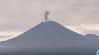 Gunung Semeru Erupsi Kembali, BPBD Lumajang Tetapkan Zona Larangan Ketat