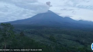 Gunung Semeru Mengalami Erupsi Dua Kali pada Senin Sore