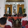 Guru Sitimah Terus Mengabdi Meski Harus Menempuh Perjalanan Lintas Kabupaten Selama 22 Tahun