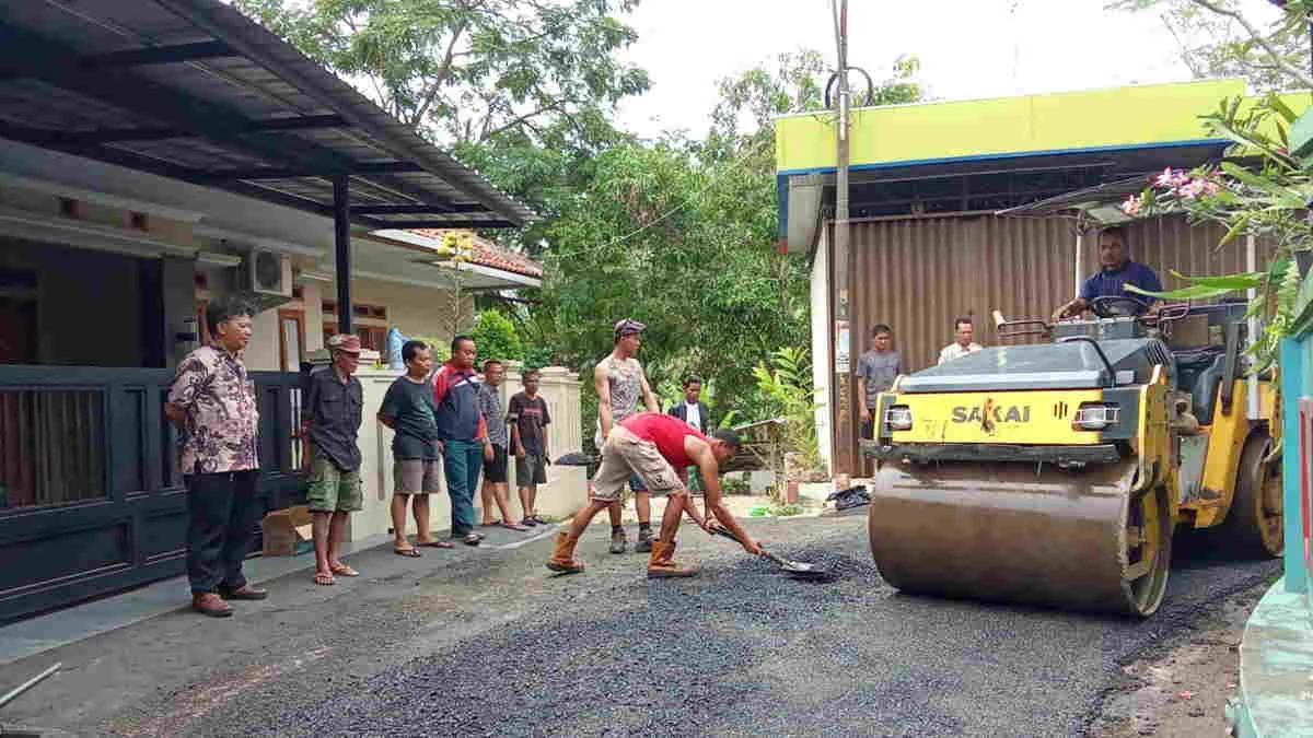 Guyub Guha, 500 Warga Handapherang Bersihkan 2 Kilometer Jalan Lingkar Selatan Ciamis