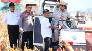 Hadiri Panen Raya Jagung di Tuban, Prabowo Apresiasi Peran Polri yang Luar Biasa