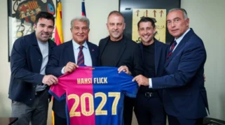 Hansi Flick Perpanjang Kontrak dan Lanjutkan Misi Bersama Barcelona hingga 2028