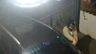 Heboh CCTV Ungkap Aksi Kilat Petik Spion Fortuner, Pelaku Beraksi Tangan Kosong