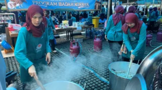 Idul Adha di Jember, Warga Antusias Masak Daging Kurban
