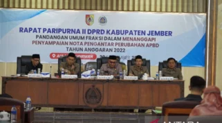 Ini Alasan Politisi DPRD Jember Main Game Saat Rapat: Lupa Kasih Makan Sapi!