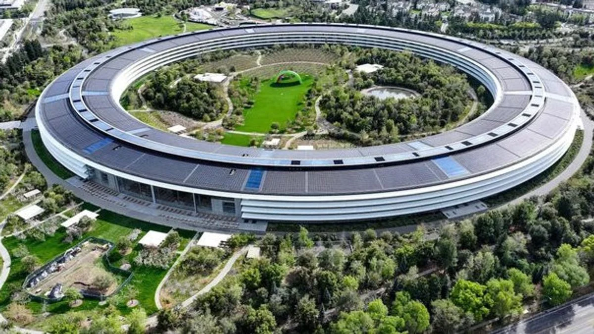 Insider Ungkap Sejauh Mana Apple Tertinggal dari Google dalam Pengembangan AI