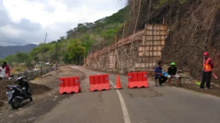 Jalur Trenggalek-Ponorogo Ditutup Sementara Akibat Longsor di Desa Nglinggis