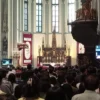 Jemaat Gereja di Belu Kenakan Tenun dalam Ibadah Kenaikan Yesus Kristus