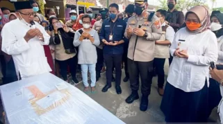 Jenazah PMI Asal Lumajang Zakaria Kardi Tiba di Rumah Duka