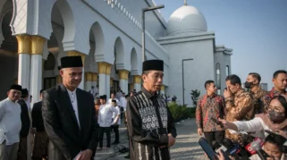 Jokowi Salat Idul Adha di Masjid Sheikh Zayed Solo dengan Pesan Berbagi dan Berkorban