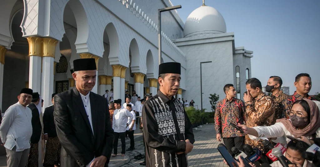 Jokowi Salat Idul Adha di Masjid Sheikh Zayed Solo dengan Pesan Berbagi dan Berkorban