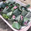 Jurnalis Jakarta Utara Gunakan Daun Pisang untuk Bungkus Daging Kurban Demi Lingkungan