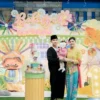 Kaesang dan Erina Tampil Kompak Bersama Baby Bebingah di Hari Wisuda S2