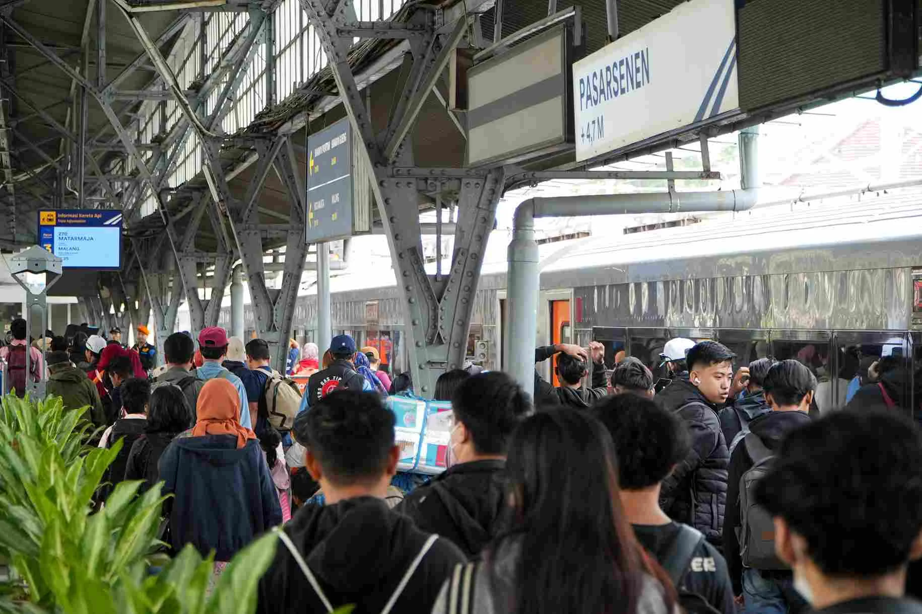 KAI Catat Lonjakan Penumpang Kereta Api Libur Panjang Mei 2026, Ratusan Ribu Tiket Ludes Terjual