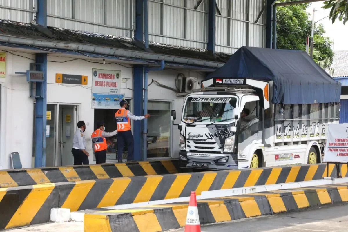 Kakorlantas Tekankan Pentingnya Keselamatan dalam Transportasi Logistik Nasional