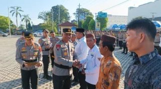 Kapolres Magetan Sambangi Pos Satkamling Tambran, Serahkan Sarpras dan Dorong Pam Swakarsa