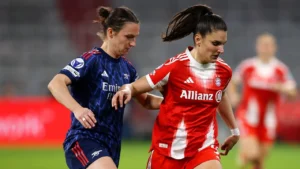 Keanehan Seragam Bayern di Liga Champions Wanita: Kiper Mahmutovic Pakai Baju Pemanasan Kuning
