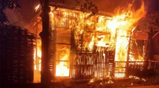 Kebakaran Warung di Mojokerto Diduga Akibat Korsleting Listrik, Api Berkobar Hampir Dua Jam