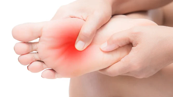 kebas atau kesemutan pada tangan kaki diabetes: penyebab dan penanganannya