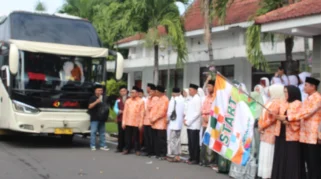 Kebersamaan Mengiringi Keberangkatan 1.258 Jemaah Haji Lumajang
