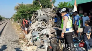 Kecelakaan Mobil Pengantar Haji Menabrak KA Argo Bromo Anggrek, 4 Tewas di Grobogan