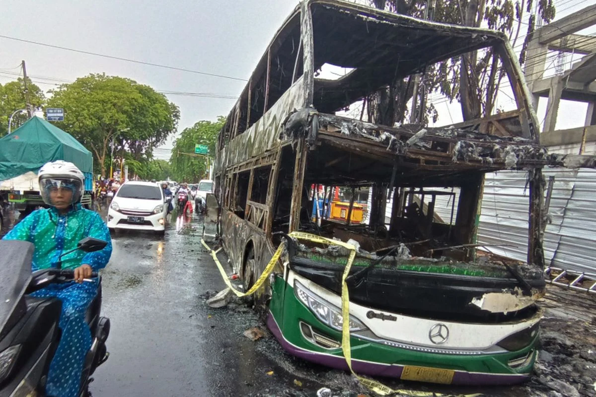 Kecelakaan Tragis: Bus PO Palala Jurusan Jakarta-Padang Terbakar, Nasib Penumpang Selamat Beruntung