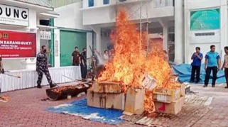 Kejari Jember Musnahkan Barang Bukti Perkara Narkoba dan Kasus Lainnya