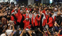 Keluarga Sambut Haru Kepulangan Sembilan Relawan Global Sumud Flotilla di Soekarno‑Hatta