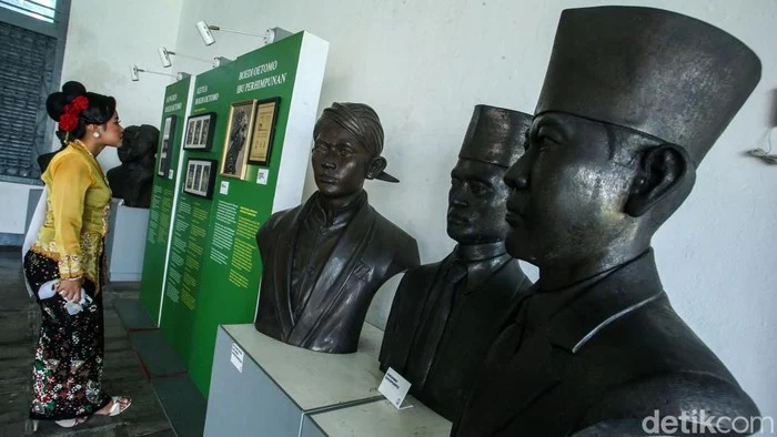 Kemenbud Resmikan Pameran Meriam Joseph L. Spartz di Museum Kebangkitan Nasional Jakarta