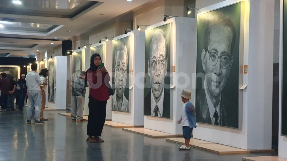 Kemenbud Resmikan Pameran SciArt 80 Hadirkan Sejarah Ilmu Pengetahuan lewat Lukisan di Muskitnas
