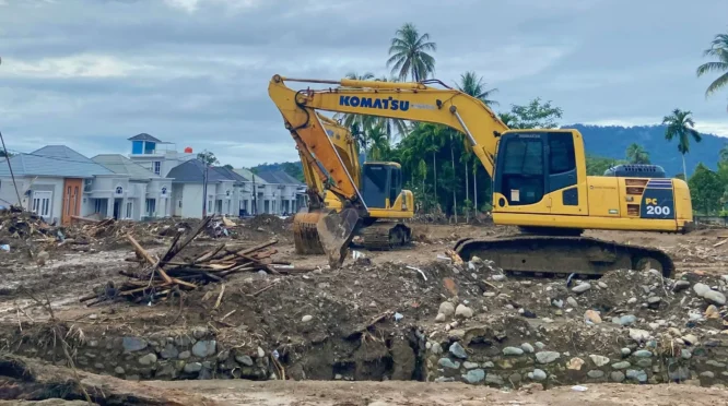 Kementerian PU Turunkan Alat Berat untuk Tangani Dampak Banjir dan Longsor di Tanah Datar