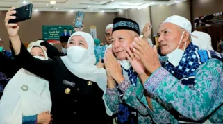 Khofifah Resmi Lepas Kloter Terakhir Jamaah Haji Embarkasi Surabaya dengan Total 44.080 Jamaah