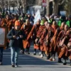 Khofifah Sambut 57 Bhikkhu yang Melakukan Perjalanan Kaki 666 Km untuk Perdamaian Dunia