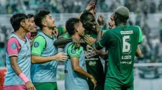 Klasemen BRI Liga 1 2024/2025: Persebaya Surabaya Kokoh di Puncak Usai Kemenangan Dramatis