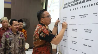 Komitmen SPMB Bersih Ditegaskan, Bupati Gresik Larang Praktik Titipan