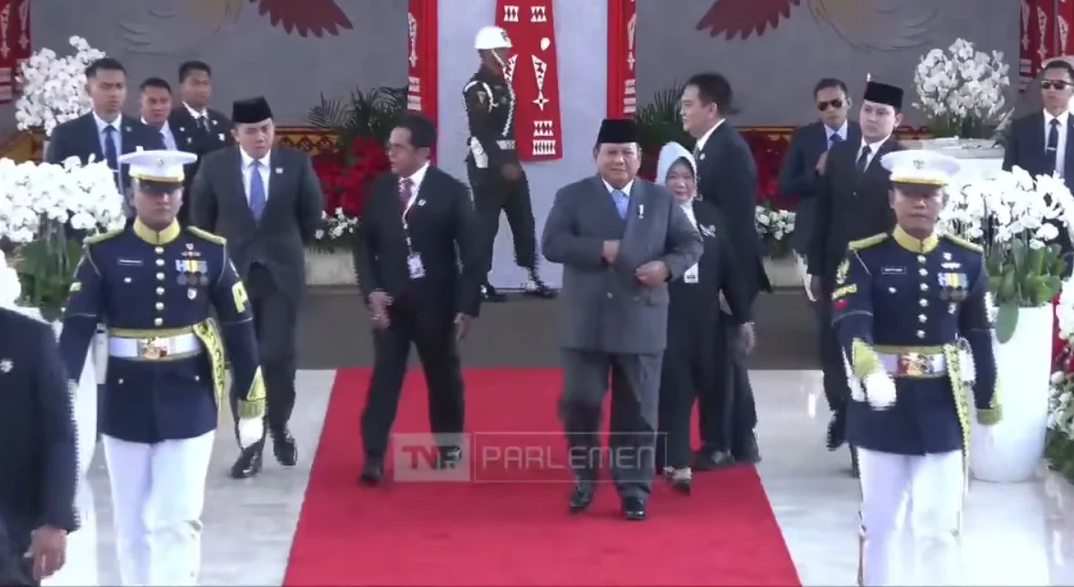 Kompak Kenakan Jas dan Peci Hitam, Presiden dan Wapres Hadiri Rapat Paripurna DPR RI